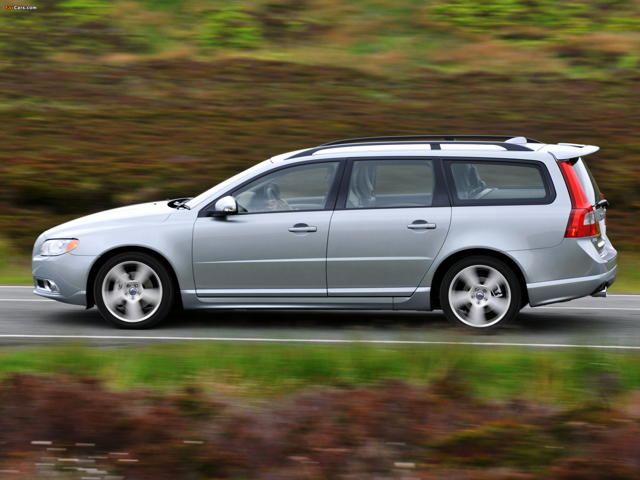 Volvo V70 R-Design UK-spec 2009–11 photos (2048 x 1536)