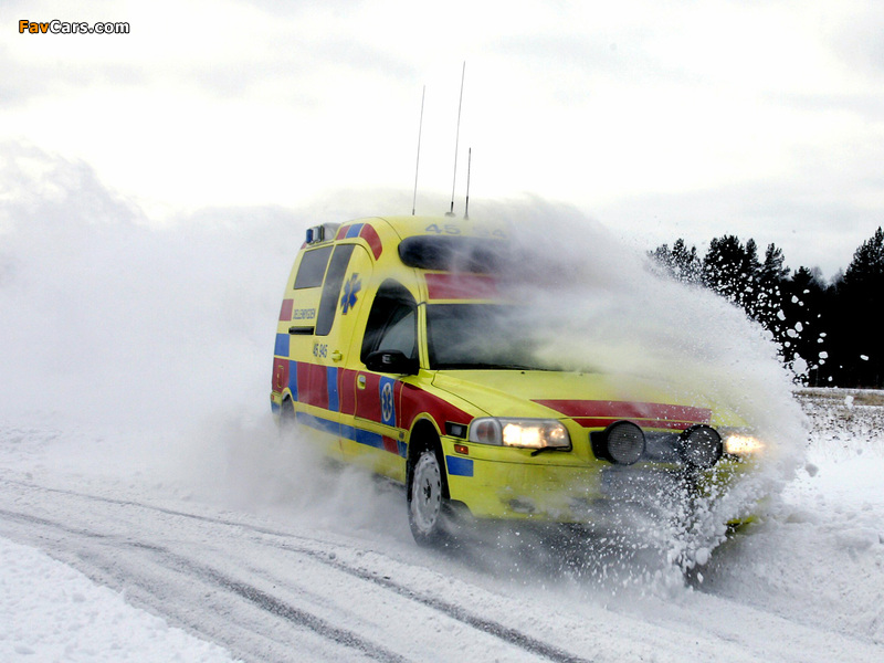 Nilsson Volvo V70 Ambulance photos (800 x 600)