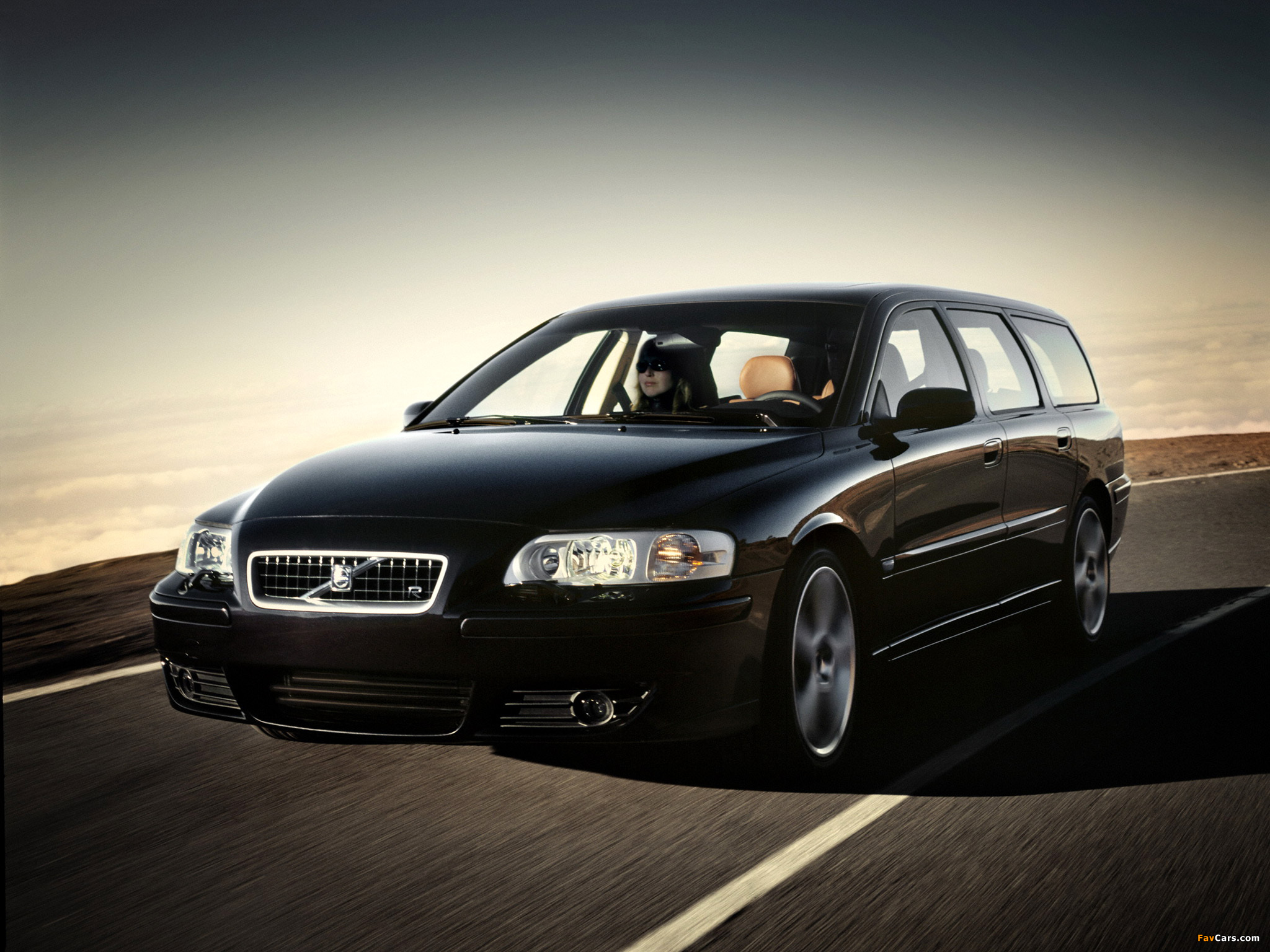 Volvo V70 R 2000–05 wallpapers (2048 x 1536)