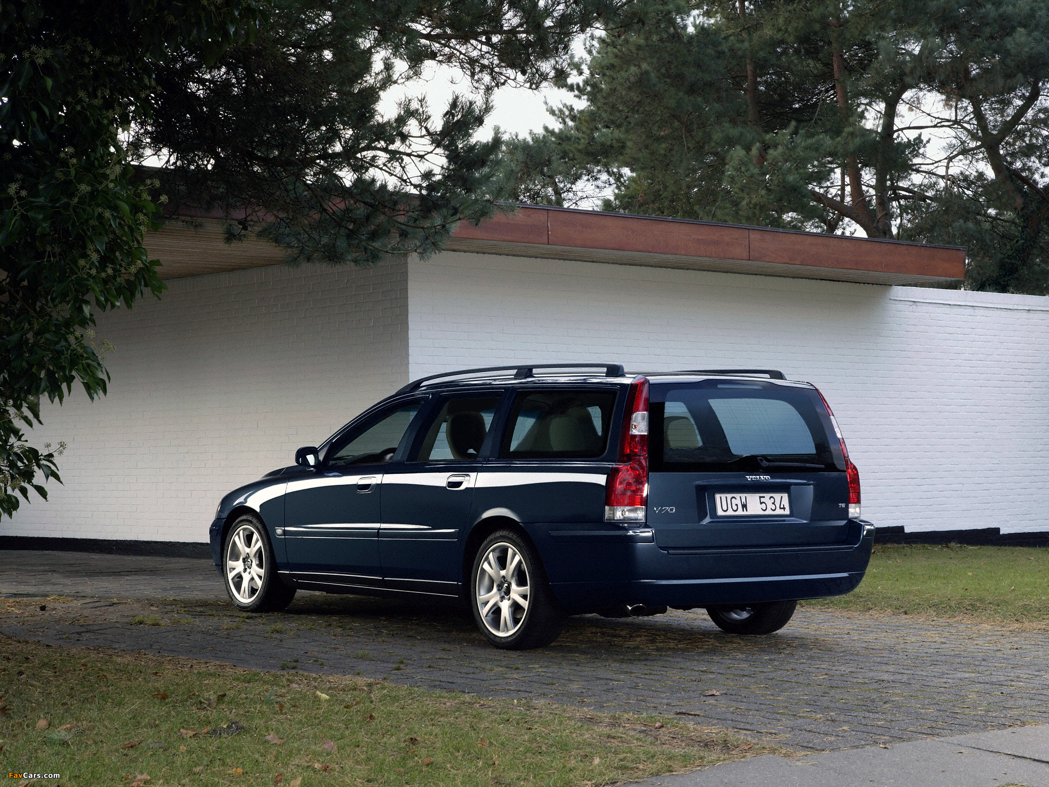 Volvo V70 T5 2005–07 wallpapers (2048 x 1536)