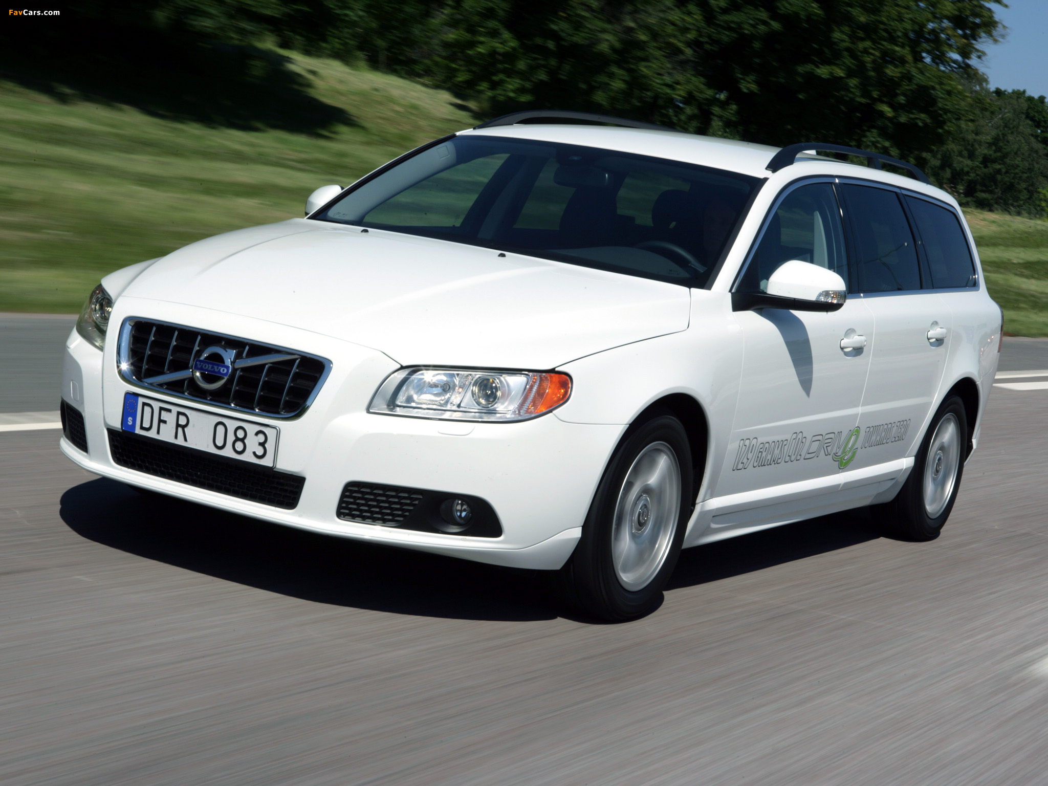 Volvo V70 DRIVe 2009–13 wallpapers (2048 x 1536)