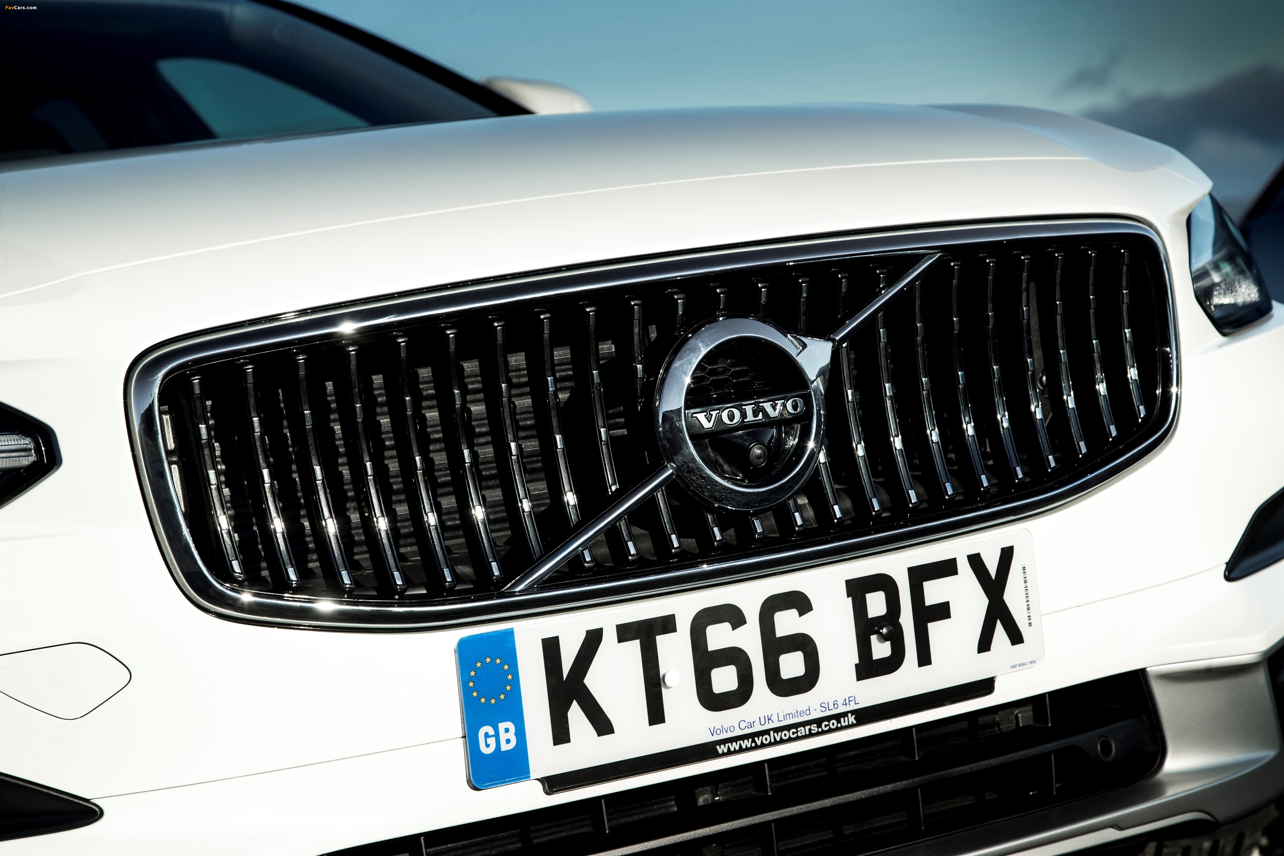 Volvo V90 D4 Cross Country UK-spec 2017 images (4096 x 2731)