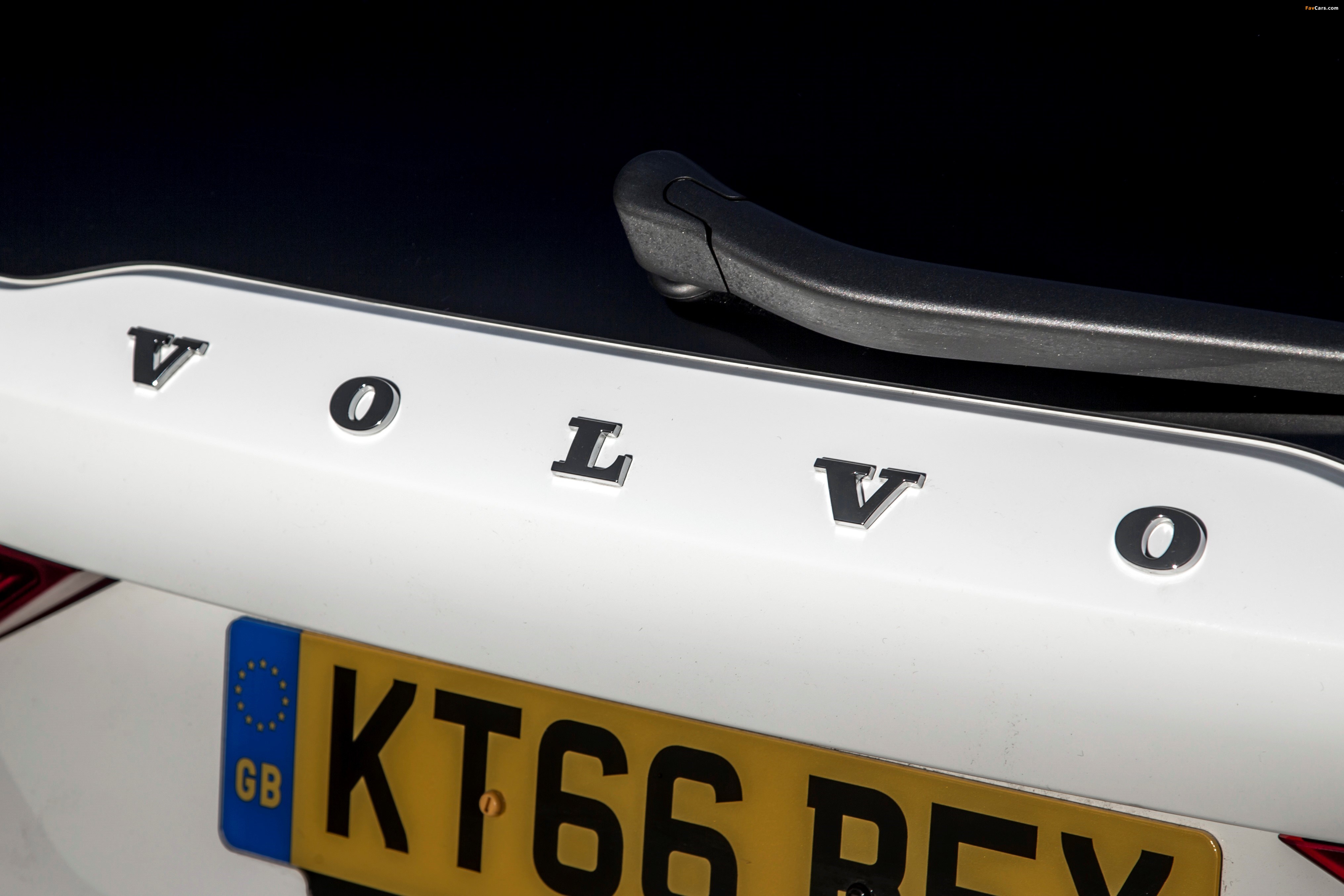 Volvo V90 D4 Cross Country UK-spec 2017 photos (4062 x 2708)