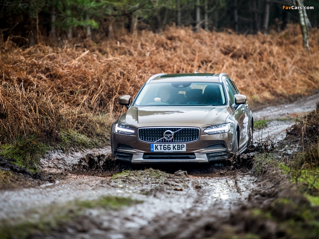 Volvo V90 D4 Cross Country UK-spec 2017 pictures (1024 x 768)