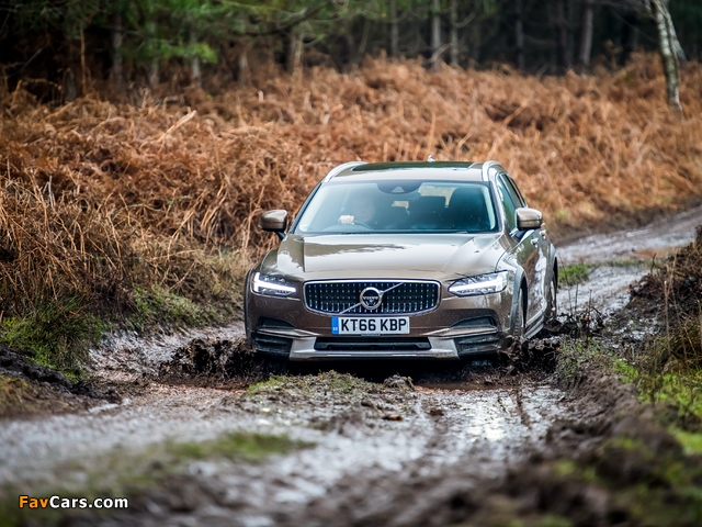 Volvo V90 D4 Cross Country UK-spec 2017 pictures (640 x 480)