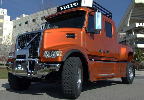 Images of Volvo VHD Pickup 2011