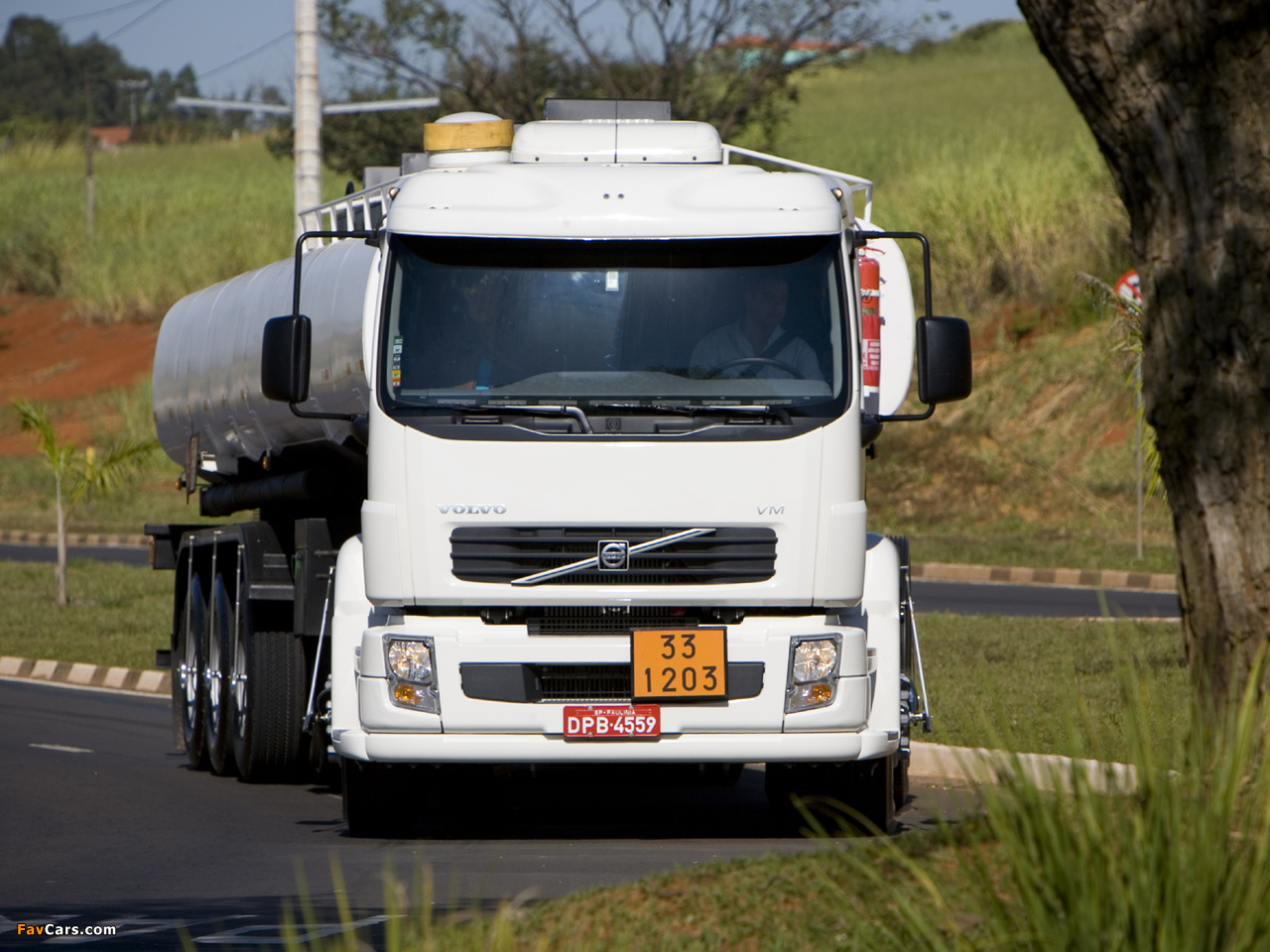 Photos of Volvo VM 4x2 Tractor 2003 (1280 x 960)