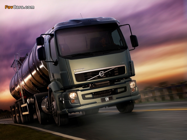 Volvo VM 330 4x2 Tractor 2012 images (640 x 480)