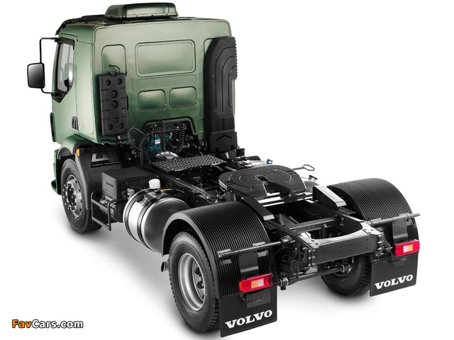 Volvo VM 330 4x2 Tractor 2012 photos (640 x 480)
