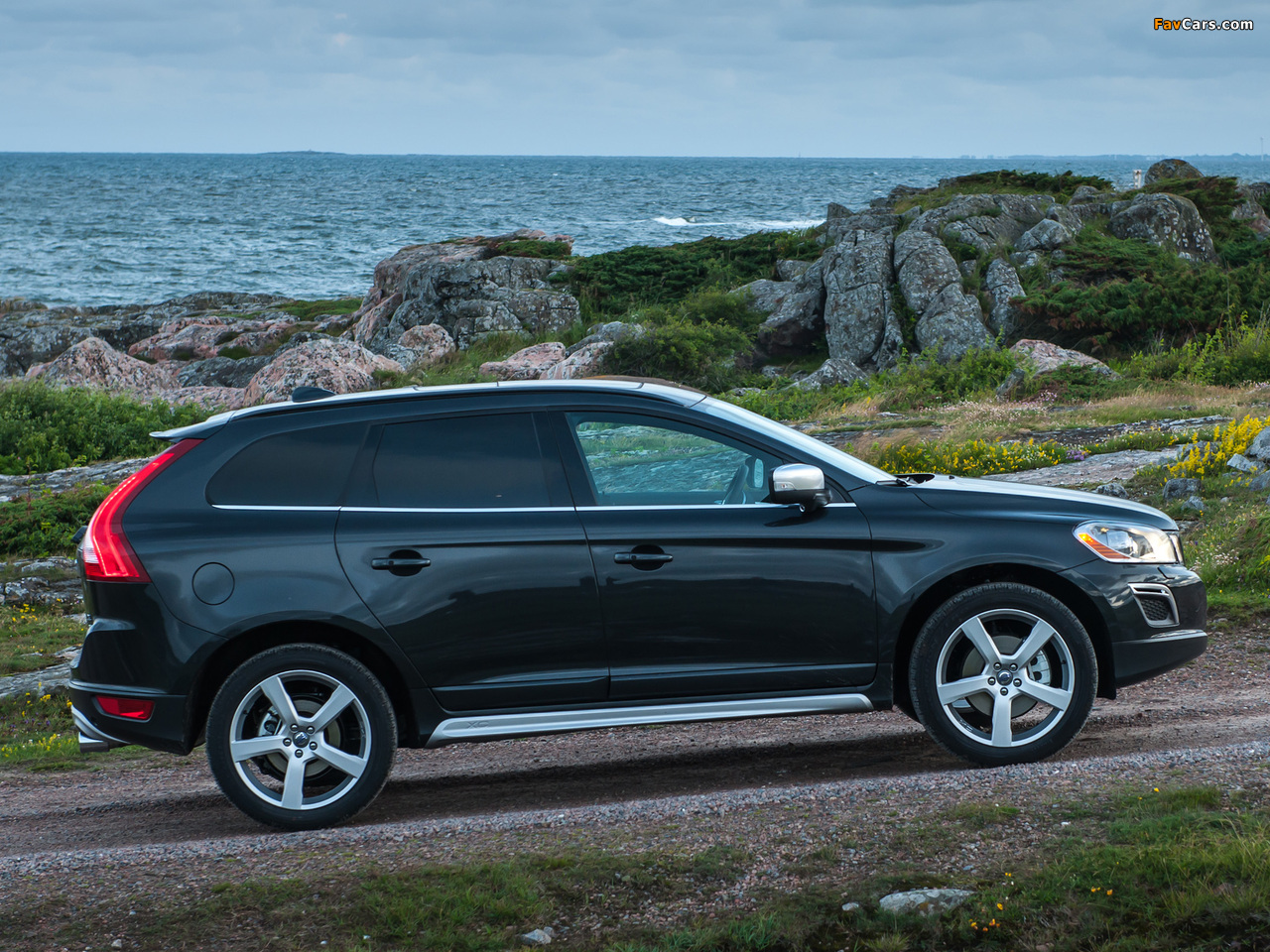 Images of Volvo XC60 D4 R-Design 2009–13 (1280 x 960)