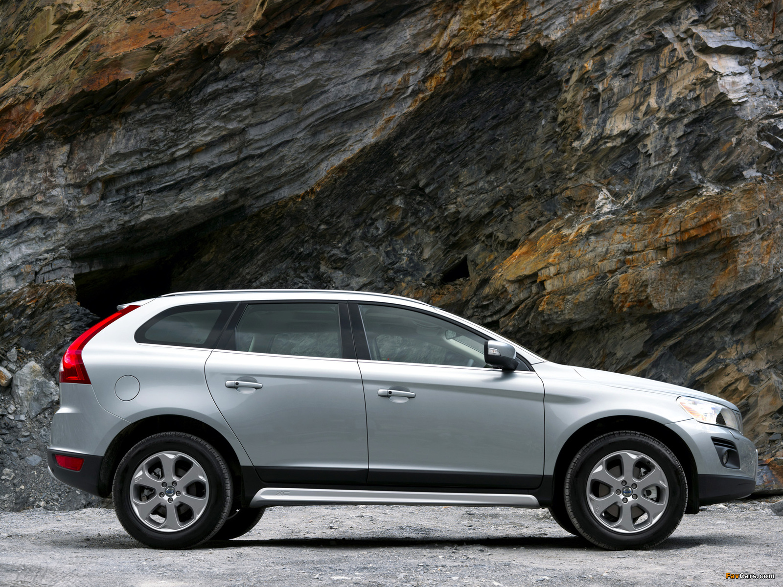 Images of Volvo XC60 DRIVe Efficiency UK-spec 2009–13 (1600 x 1200)