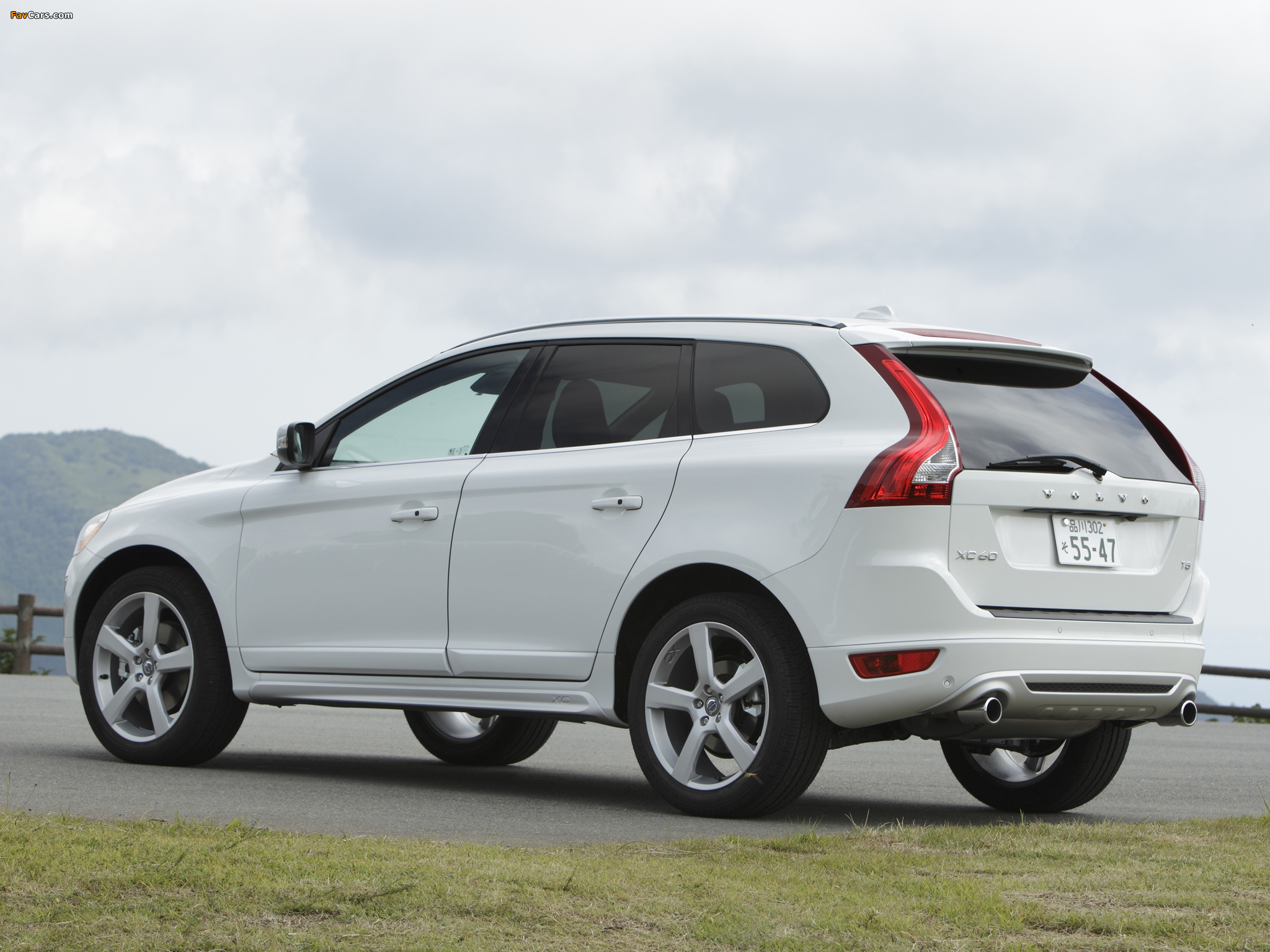 Photos of Volvo XC60 R-Design JP-spec 2009–13 (2048 x 1536)