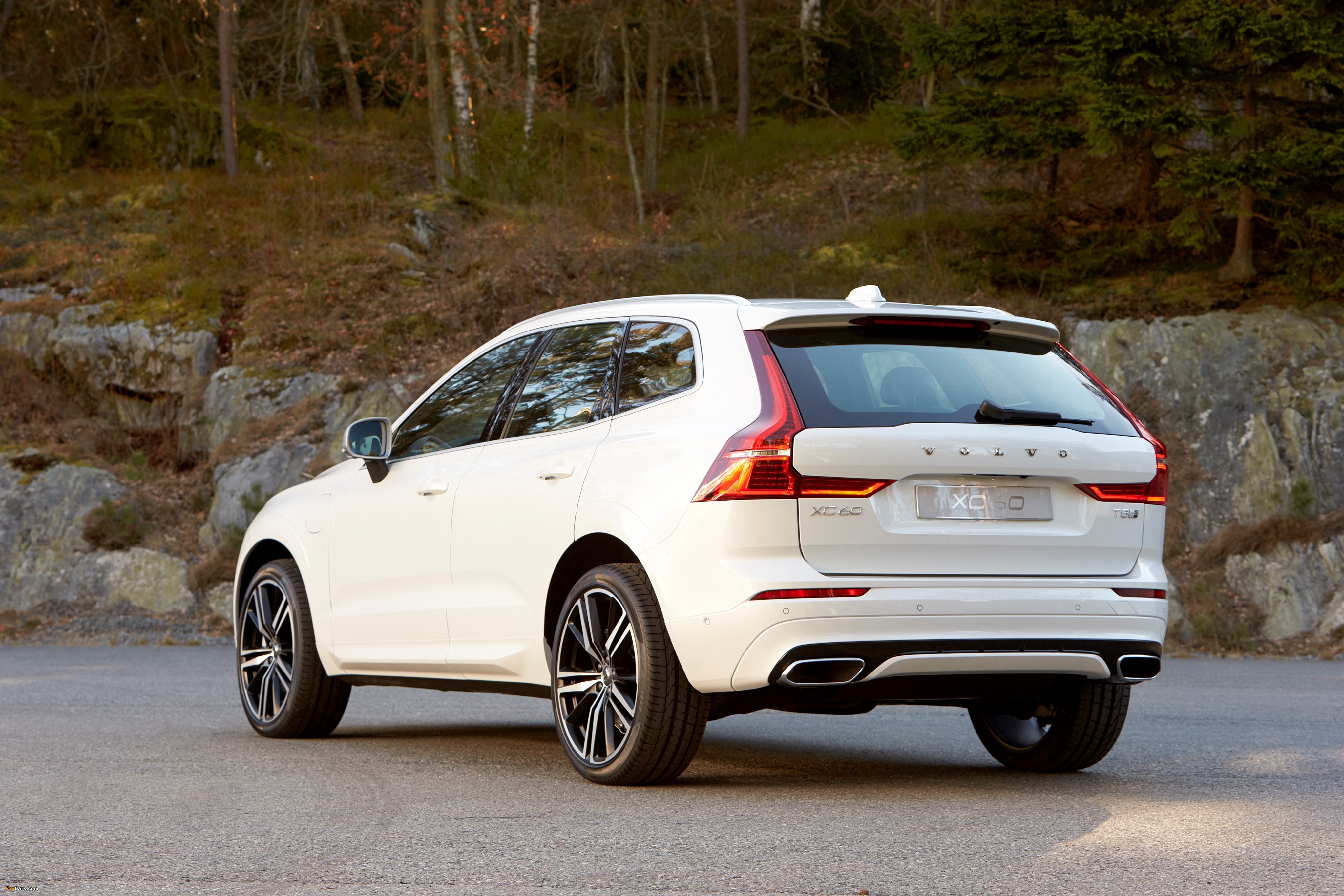 Photos of Volvo XC60 T8 R-Design 2017 (4096 x 2730)