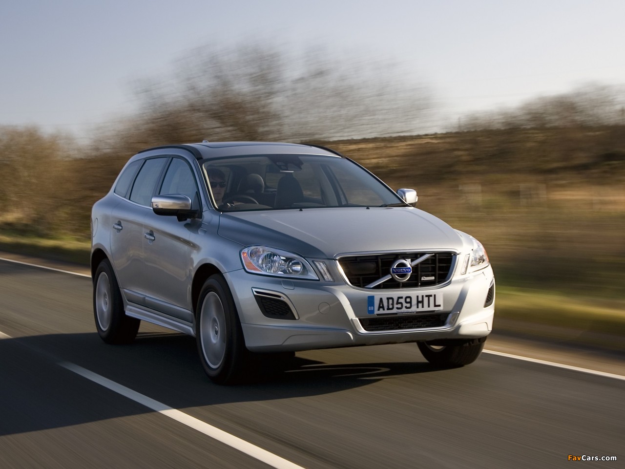 Volvo XC60 R-Design UK-spec 2009–13 images (1280 x 960)