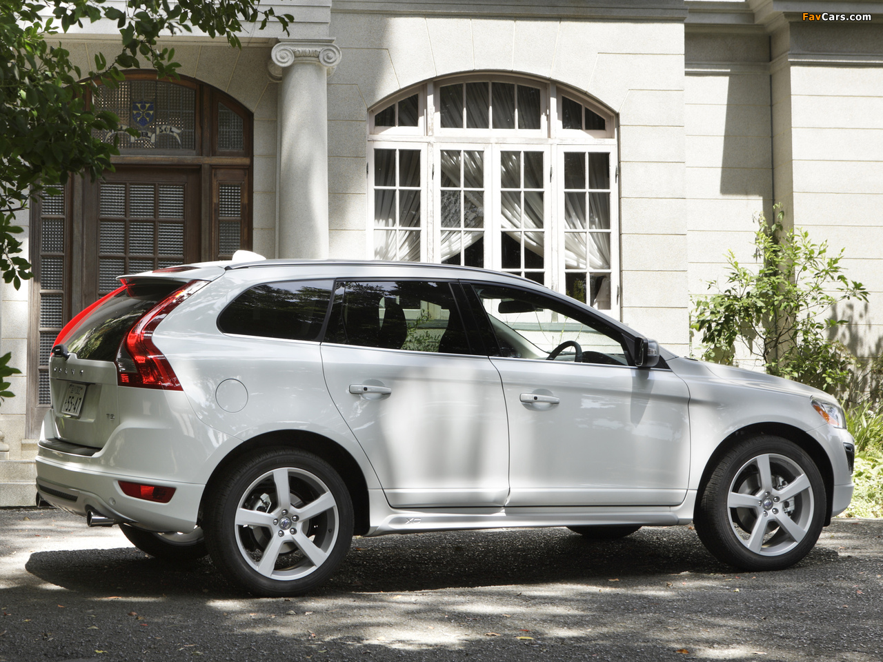 Volvo XC60 R-Design JP-spec 2009–13 wallpapers (1280 x 960)