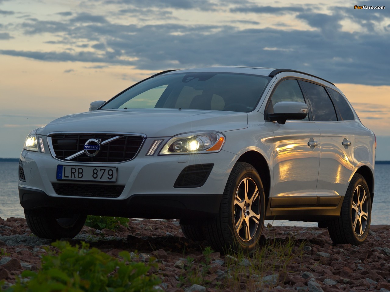 Volvo XC60 D3 2009 wallpapers (1280 x 960)