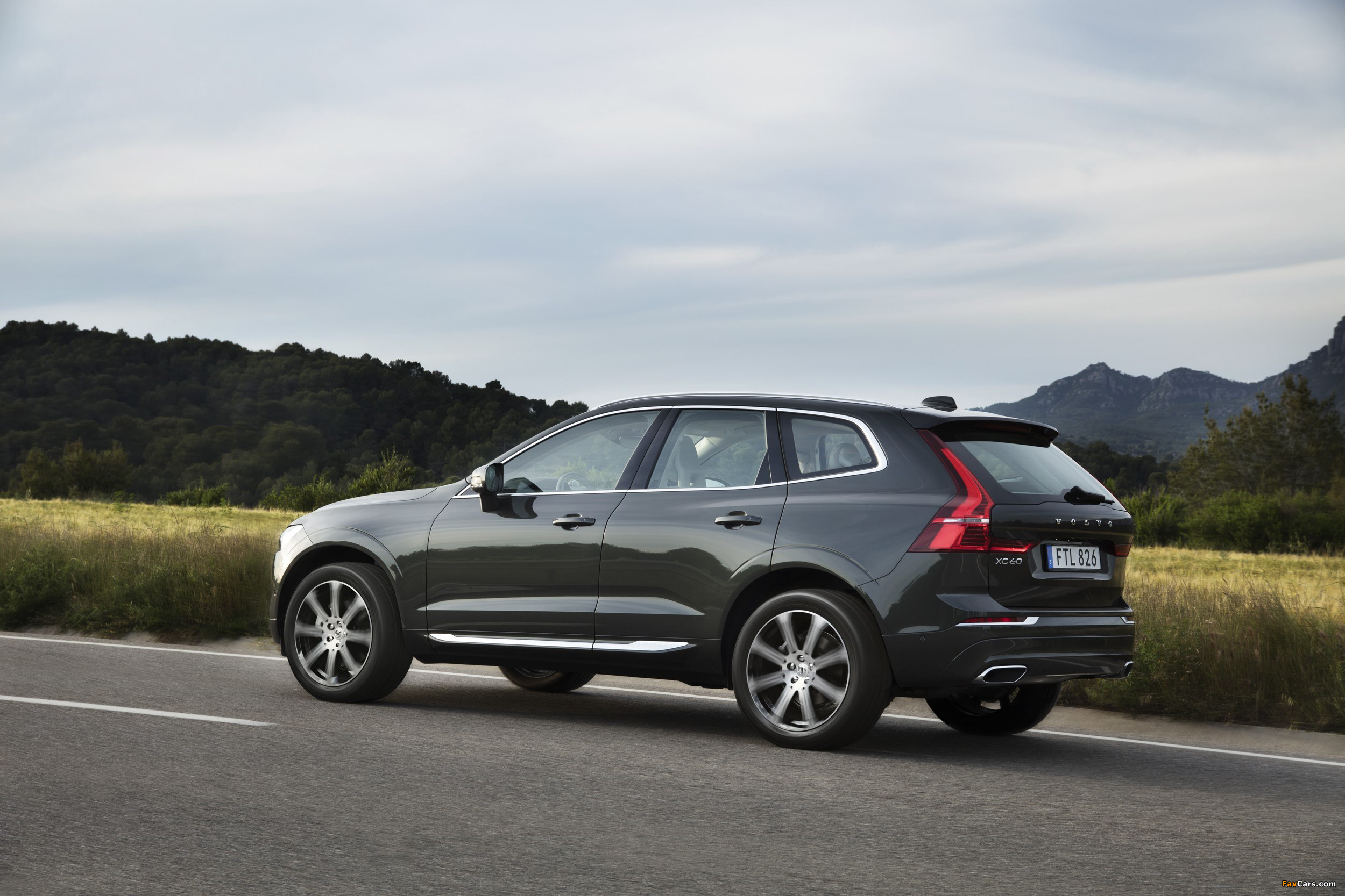 Volvo XC60 D5 Inscription 2017 photos (2500 x 1667)