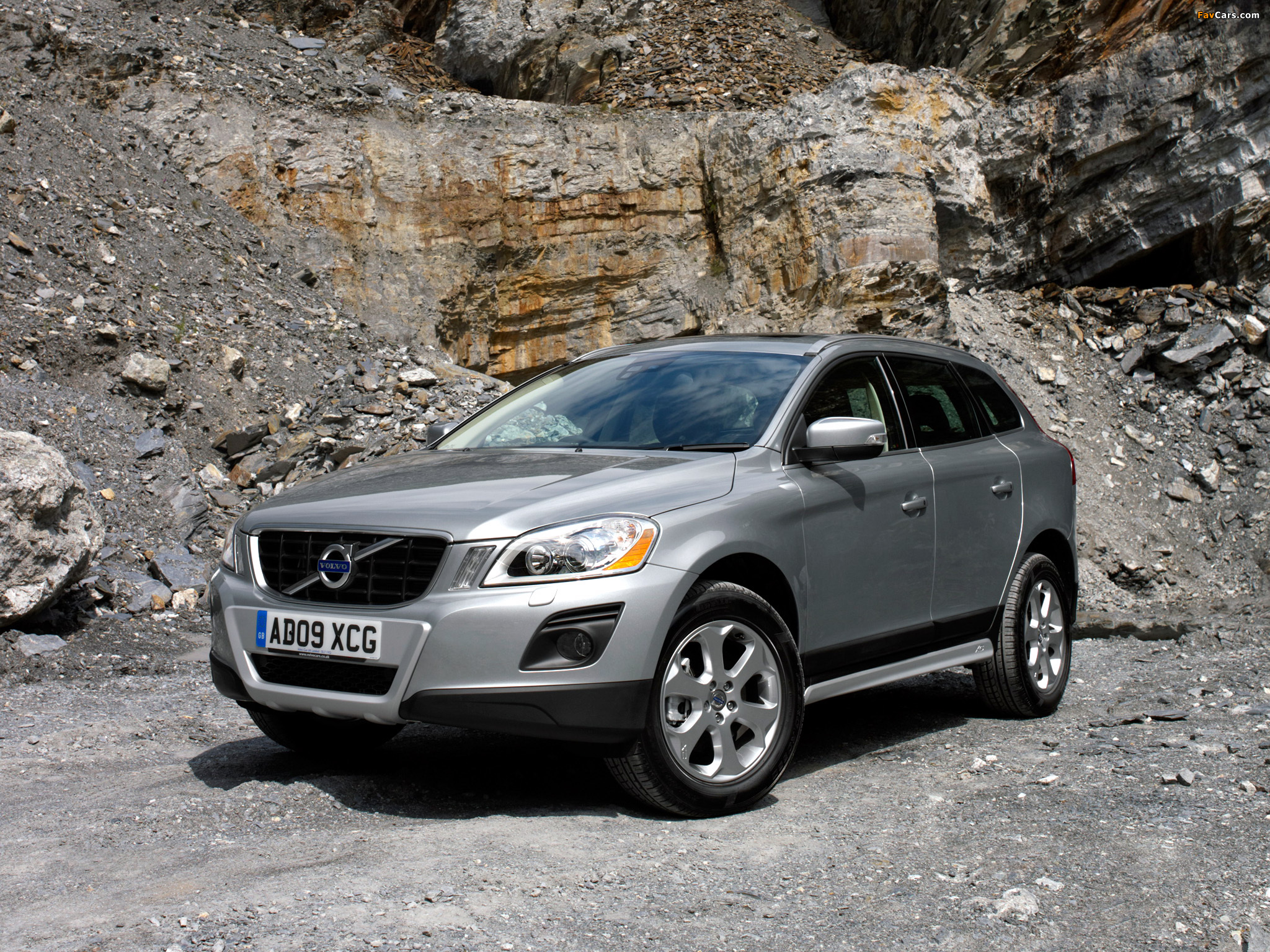 Volvo XC60 DRIVe Efficiency UK-spec 2009–13 wallpapers (2048 x 1536)