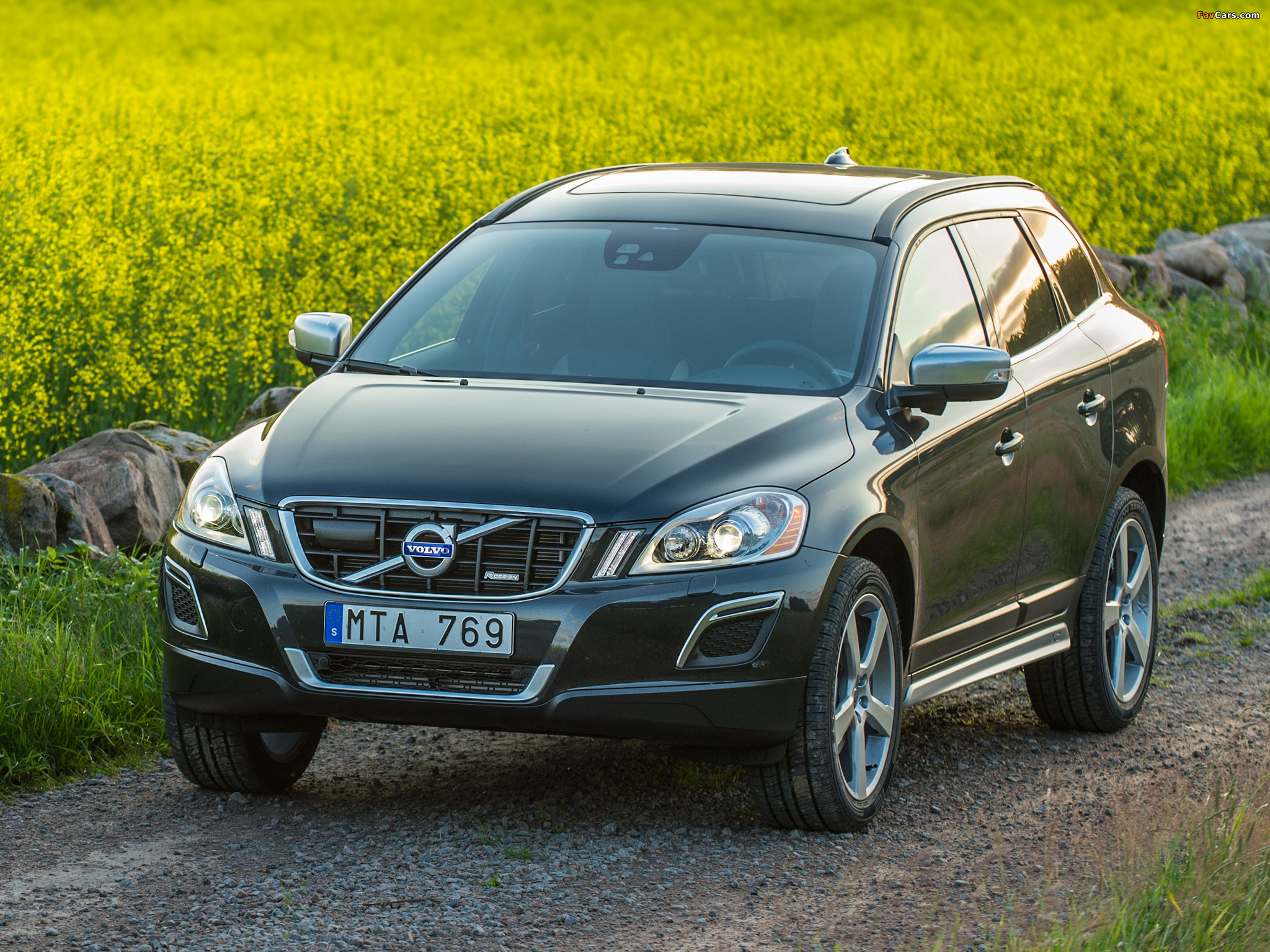 Volvo XC60 D4 R-Design 2009–13 wallpapers (2048 x 1536)