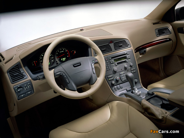 Images of Volvo V70XC 2000–05 (640 x 480)