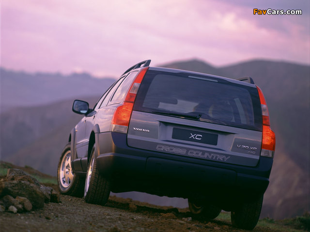 Pictures of Volvo V70XC 2000–05 (640 x 480)