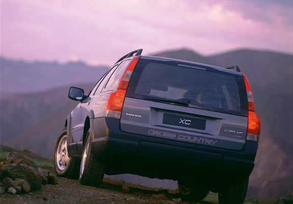 Pictures of Volvo V70XC 2000–05