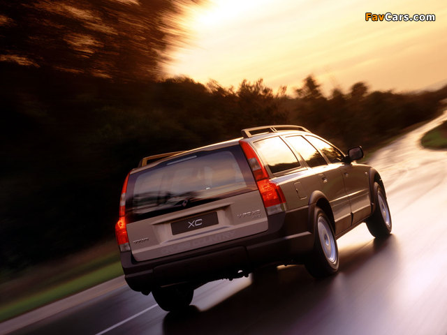 Pictures of Volvo V70XC 2000–05 (640 x 480)