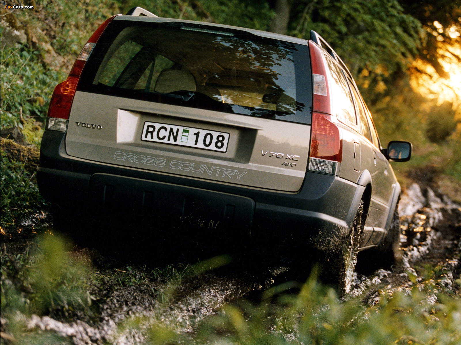 Pictures of Volvo V70XC 2000–05 (1600 x 1200)
