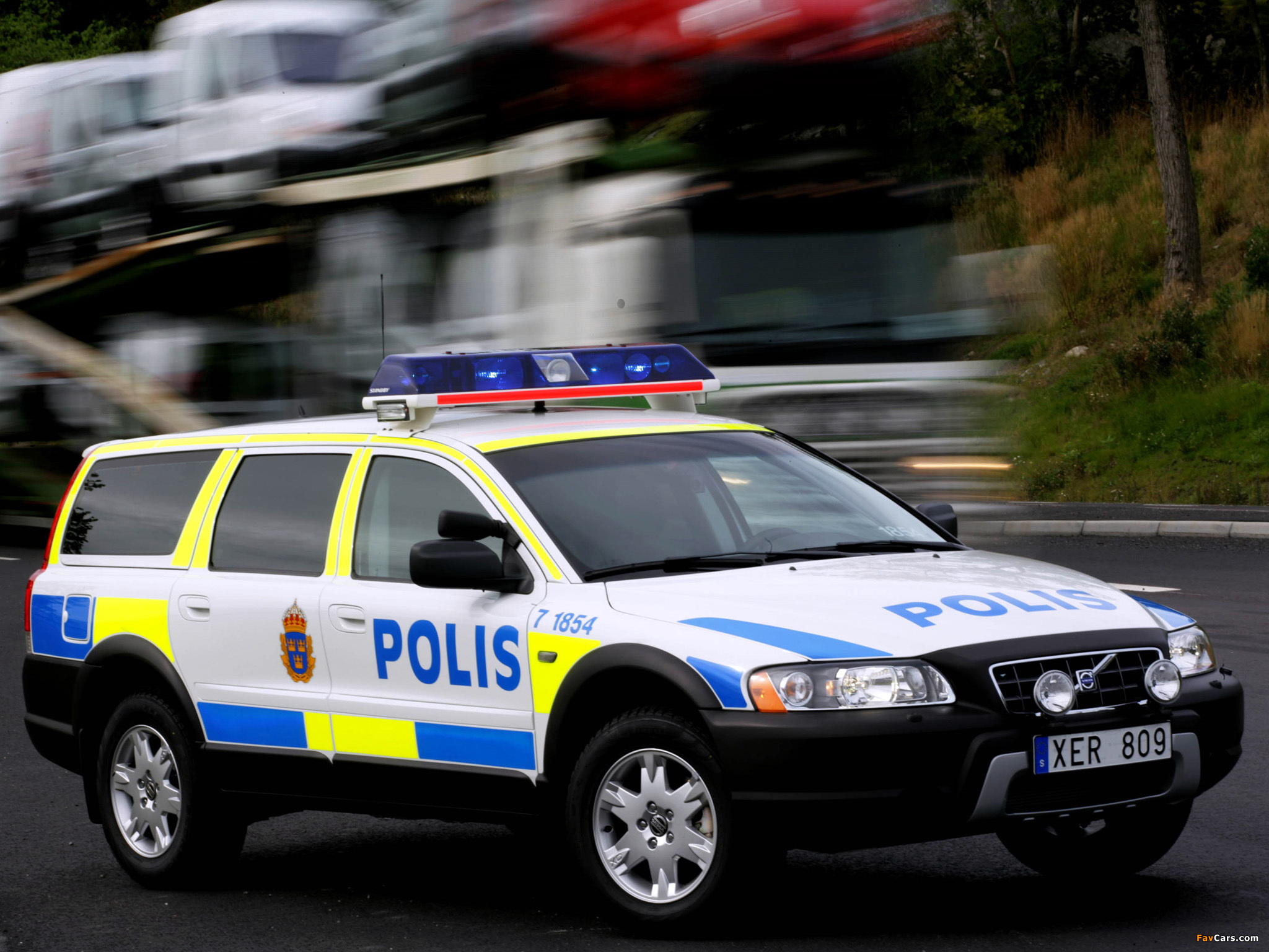 Volvo V70XC Police 2000–05 wallpapers (2048 x 1536)