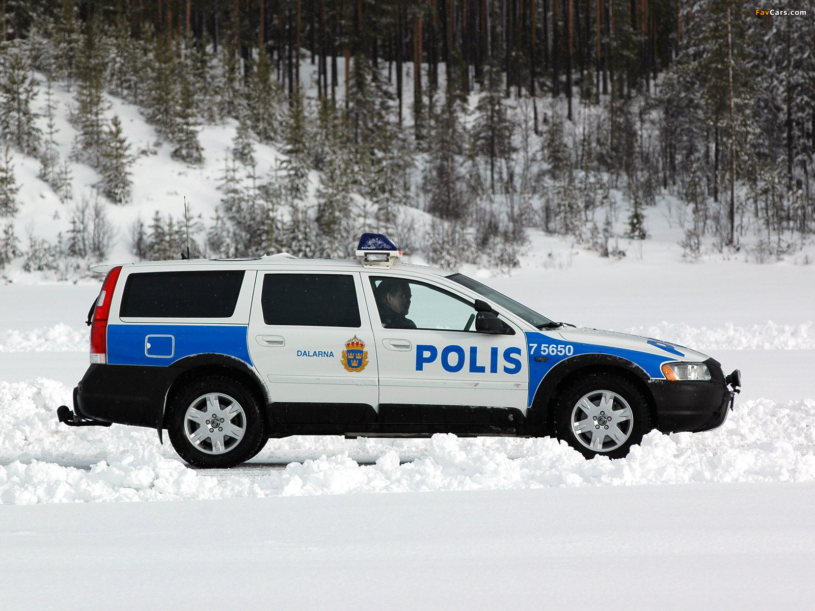 Volvo V70XC Police 2000–05 wallpapers (1600 x 1200)
