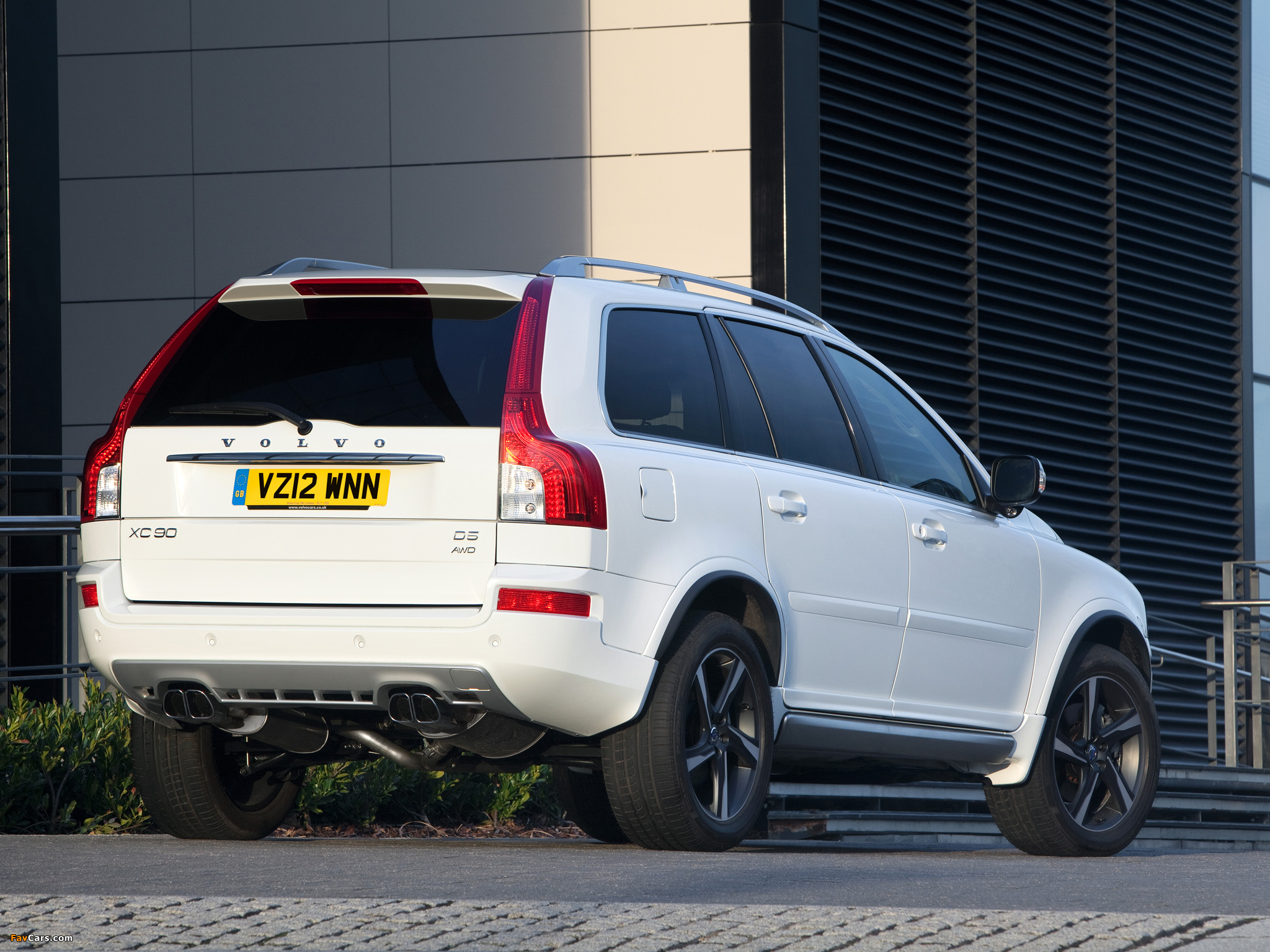 Images of Volvo XC90 R-Design UK-spec 2012 (2048 x 1536)