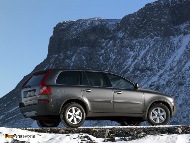 Photos of Volvo XC90 V8 2005–07 (640 x 480)