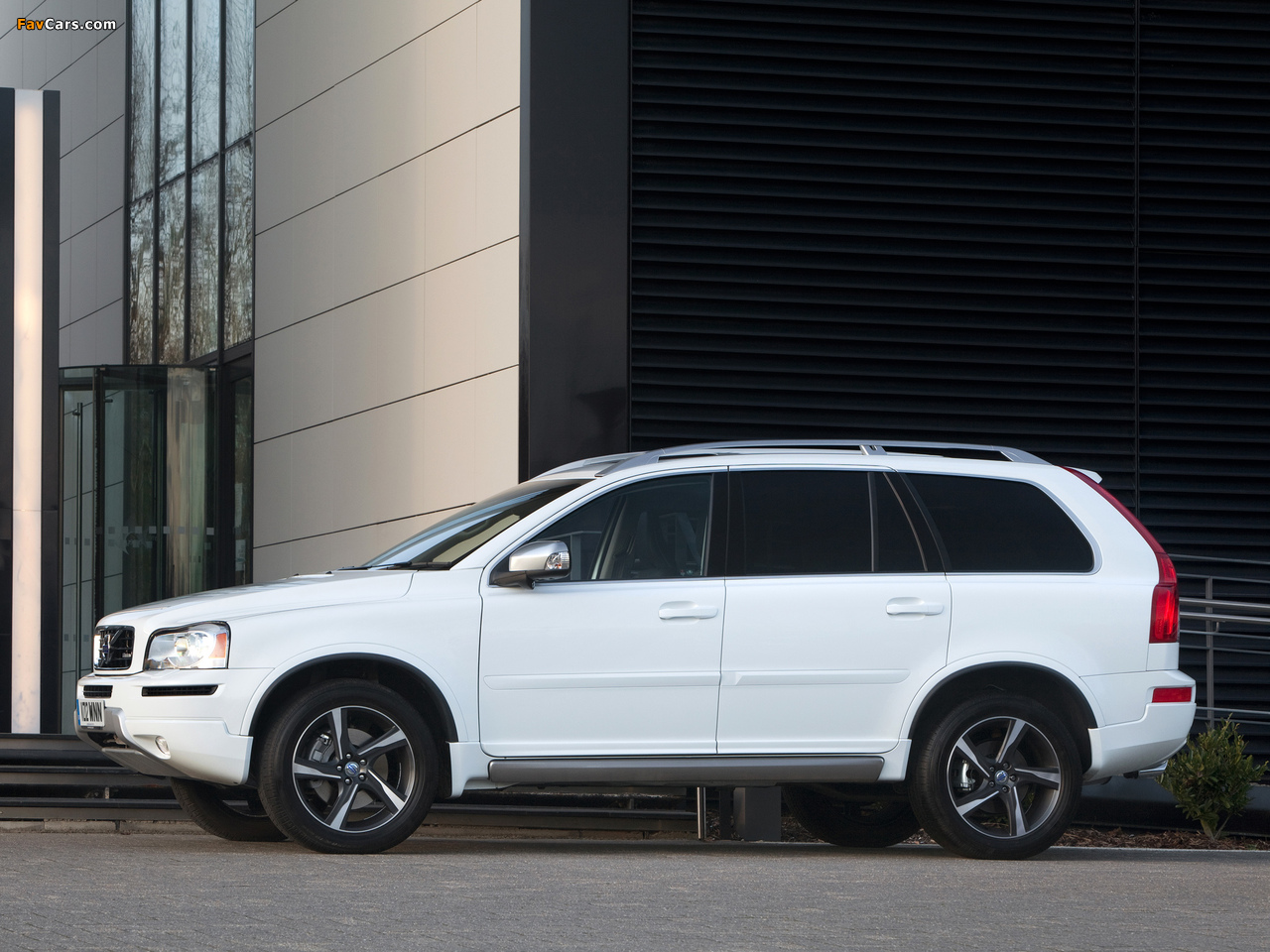 Volvo XC90 R-Design UK-spec 2012 images (1280 x 960)