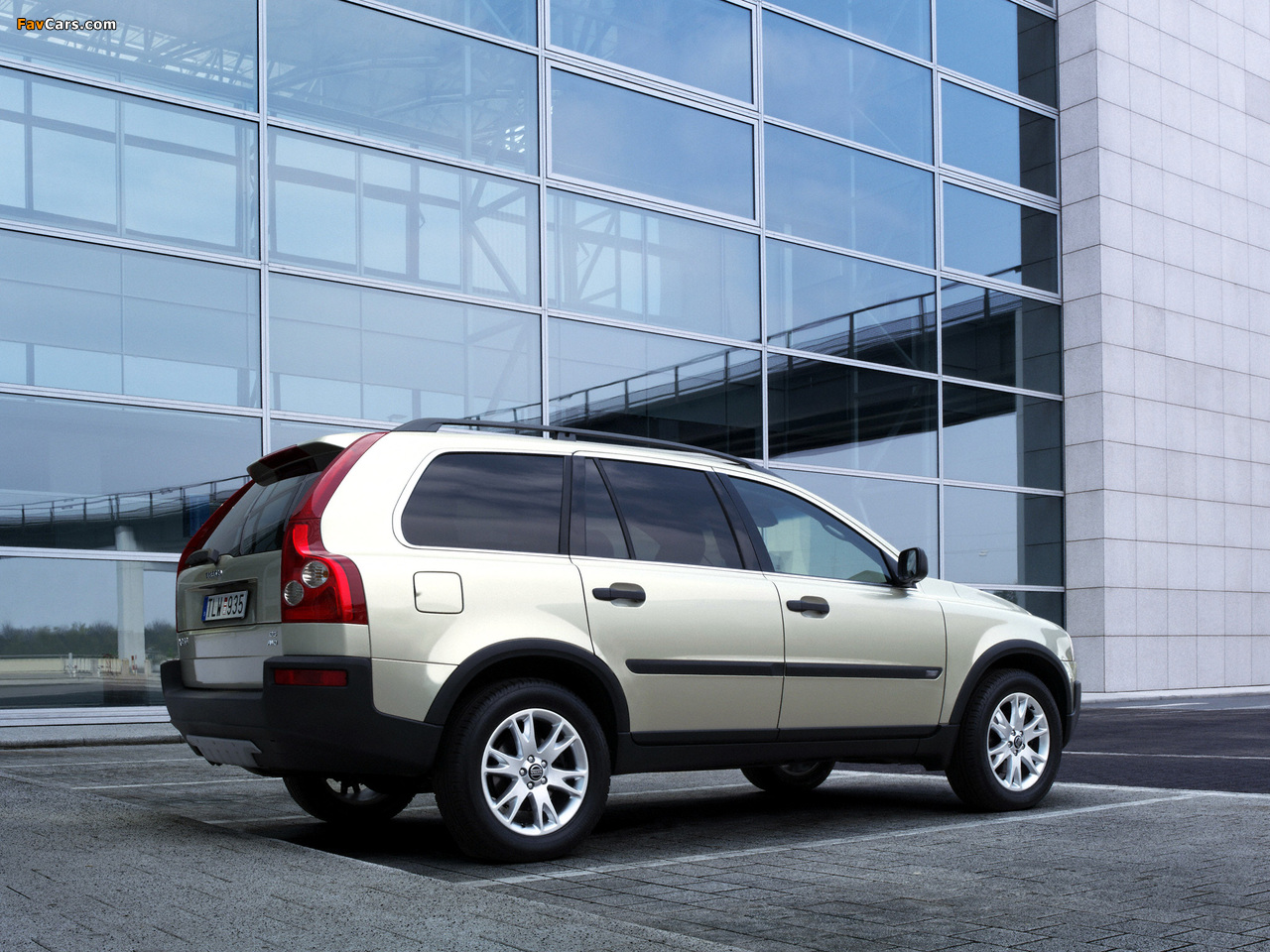 Volvo XC90 D5 2006 wallpapers (1280 x 960)