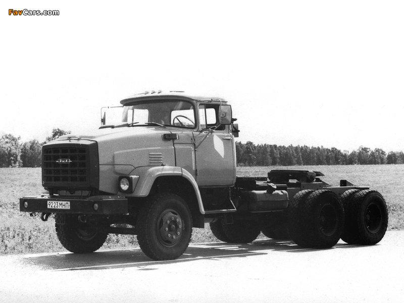 Photos of ZiL E133VYAT Opitniy 1982 (800 x 600)